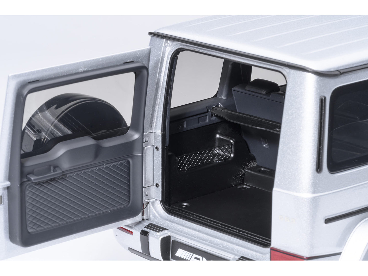 2019 Mercedes-Benz AMG G63 Iridium Silver Metallic 1/18 Model Car by Autoart