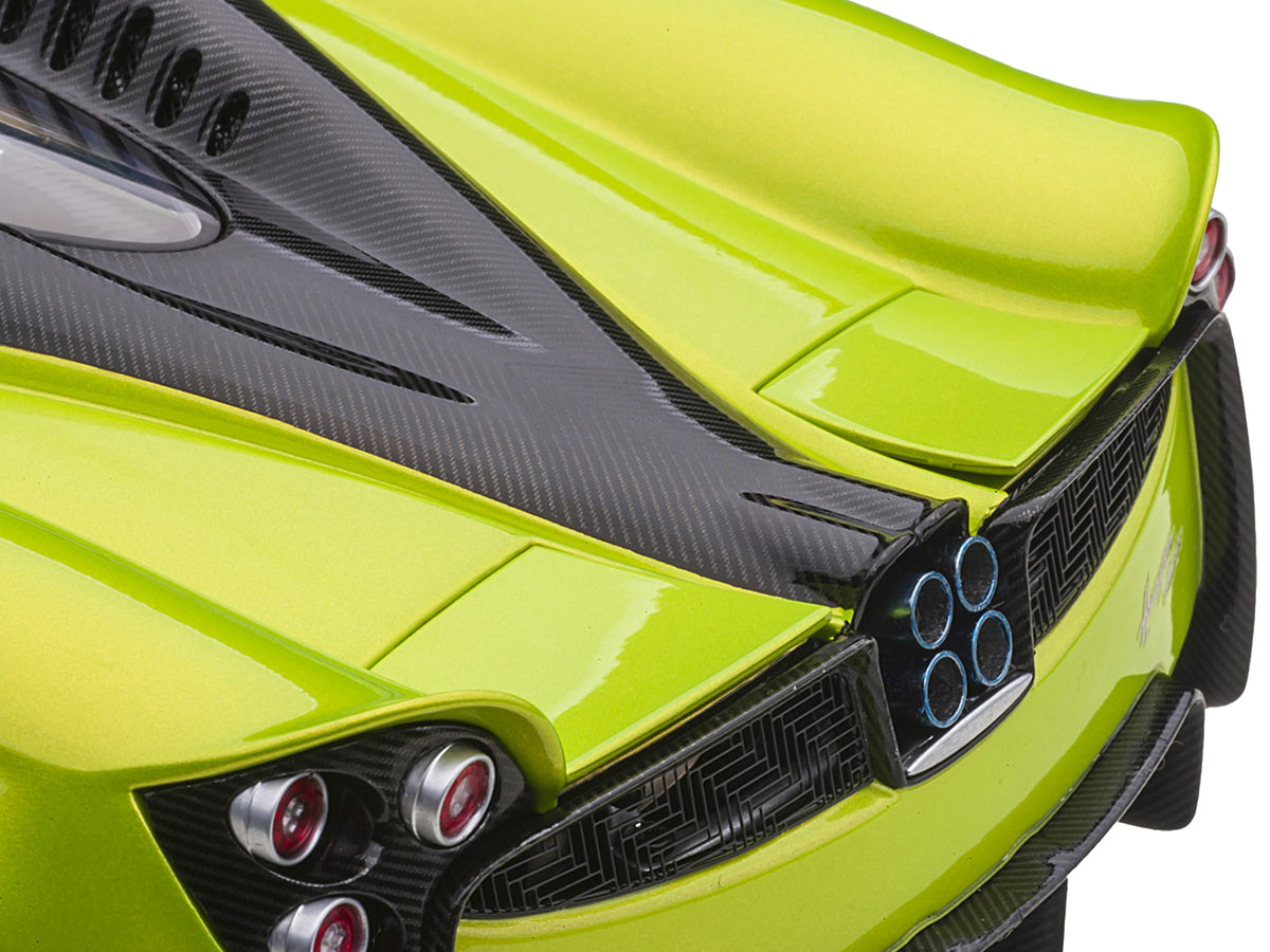 Pagani Huayra Roadster Verde Firenze Green Metallic and Carbon with Luggage Set 1/18 Model Car by Autoart-DiecastModeler.com