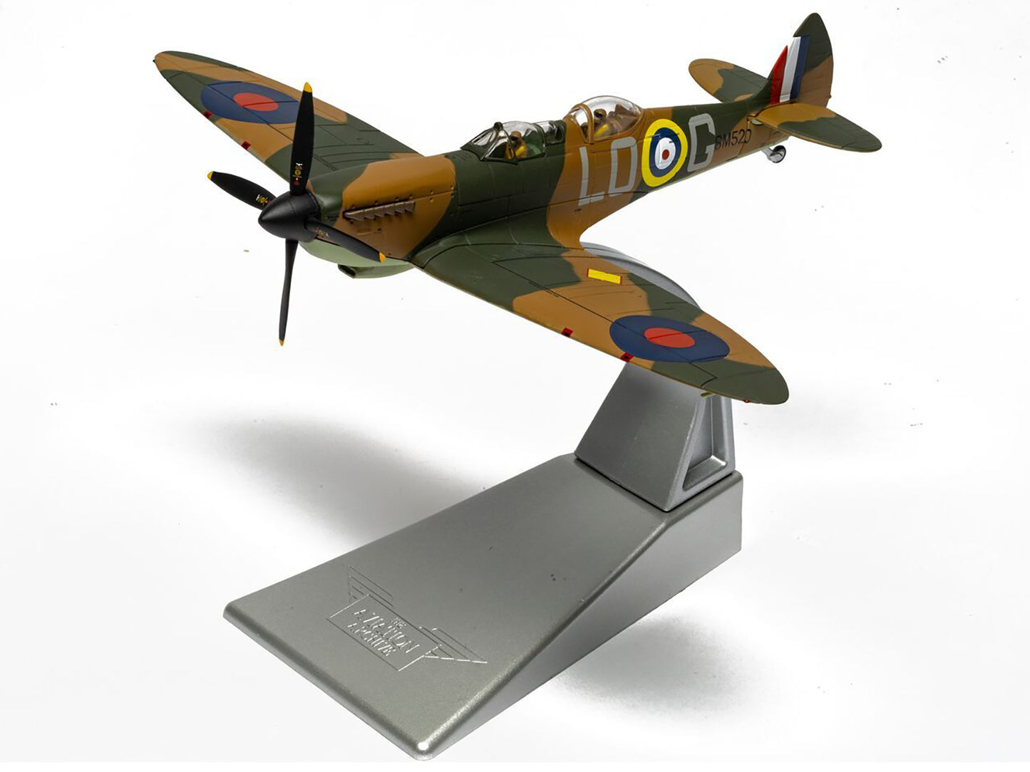 Supermarine Spitfire T.9 Aircraft "SM520 Spitfires.com Goodwood Aerodrome" British Royal Air Force "The Aviation Archive" Series 1/72 Diecast Model by Corgi-DiecastModeler.com