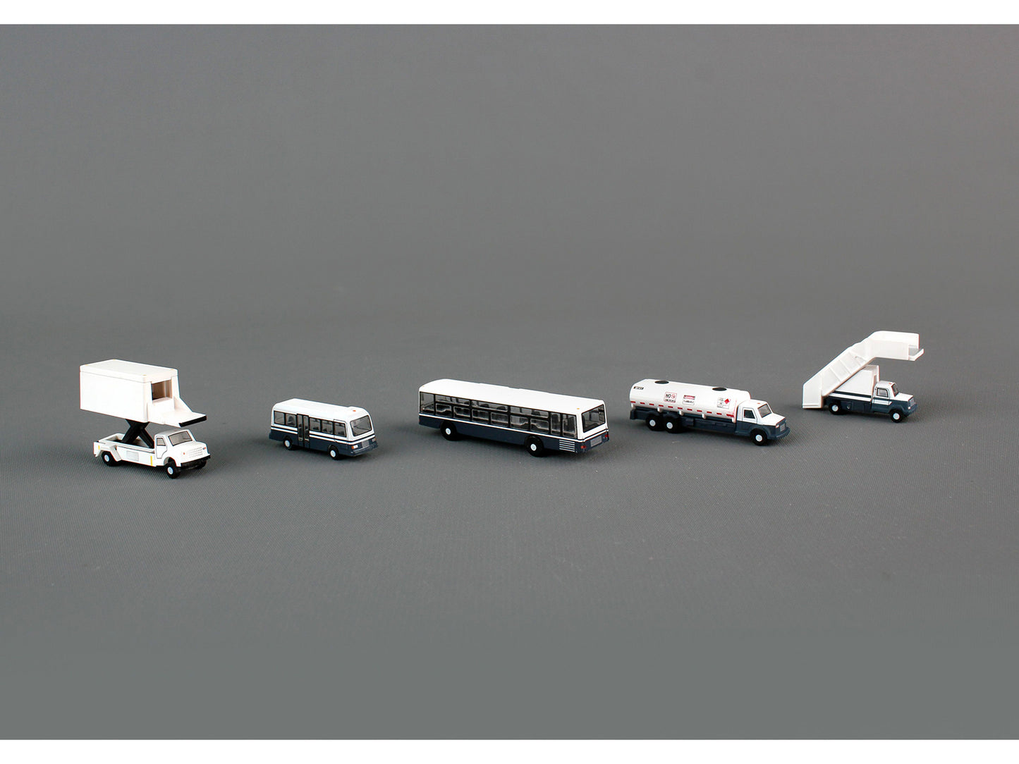Airport Service Vehicles Set of 5 pieces "Gemini 200" Series Diecast Models by GeminiJets-DiecastModeler.com