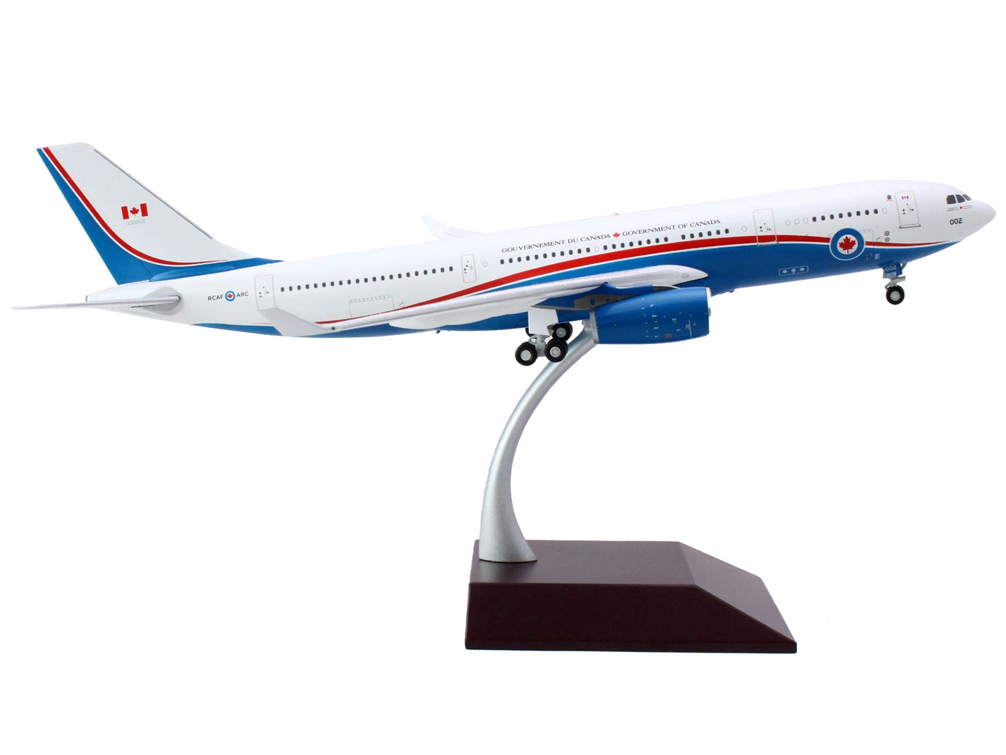 Airbus A330-200 Commercial Aircraft "Government of Canada - Royal Canadian Air Force" (330002) White and Blue with Red Stripes "Gemini 200" Series 1/200 Diecast Model Airplane by GeminiJets-DiecastModeler.com
