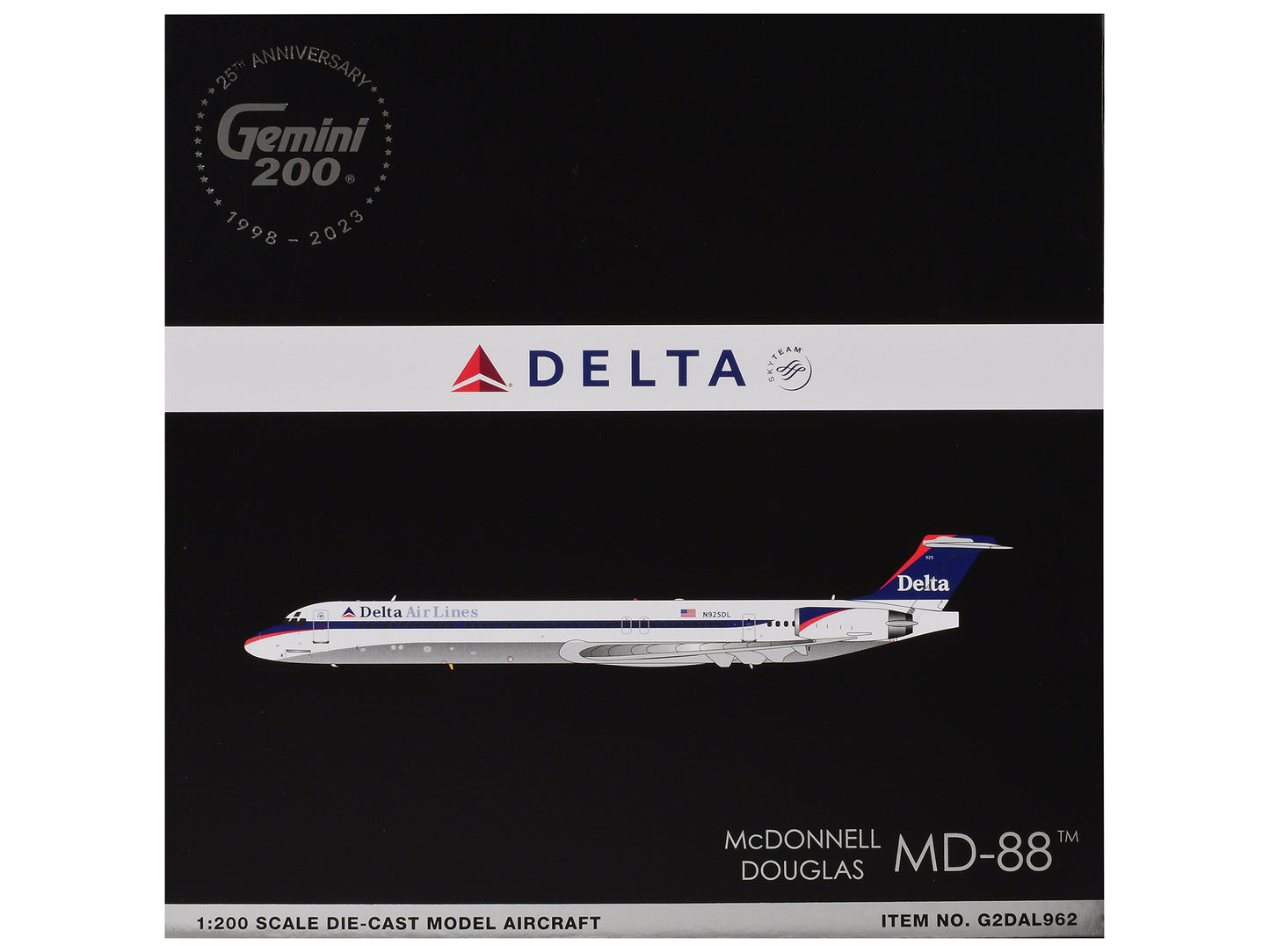 McDonnell Douglas MD-88 Commercial Aircraft "Delta Air Lines" (N925DL) White with Blue Stripes and Tail "Gemini 200" Series 1/200 Diecast Model Airplane by GeminiJets-DiecastModeler.com