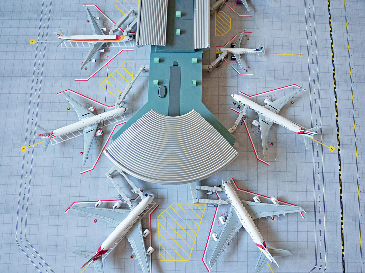 Deluxe Airport Mat for 1/400 Scale Models by GeminiJets