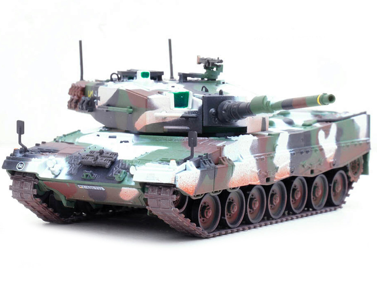 Leopard 2A4 Main Battle Tank with Snorkel "Winter Camouflage" German Army "Armor Premium" Series 1/72 Diecast Model by Panzerkampf-DiecastModeler.com