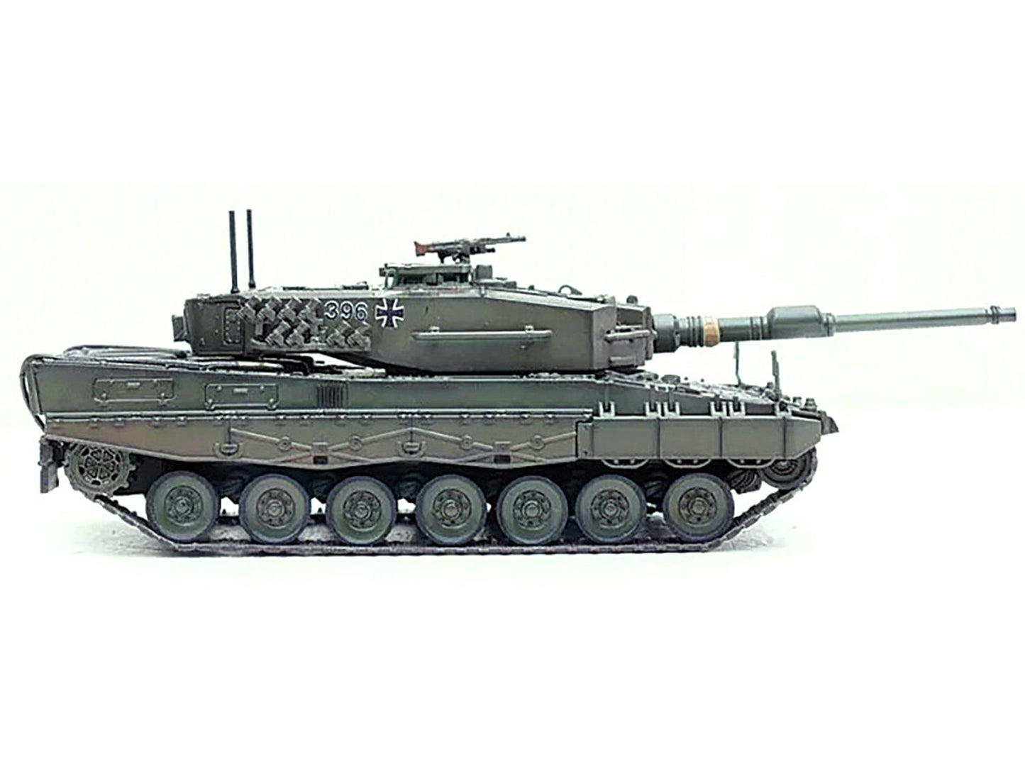 Leopard 2A4 Main Battle Tank with Snorkel "Green Camouflage" German Army "Armor Premium" Series 1/72 Diecast Model by Panzerkampf-DiecastModeler.com