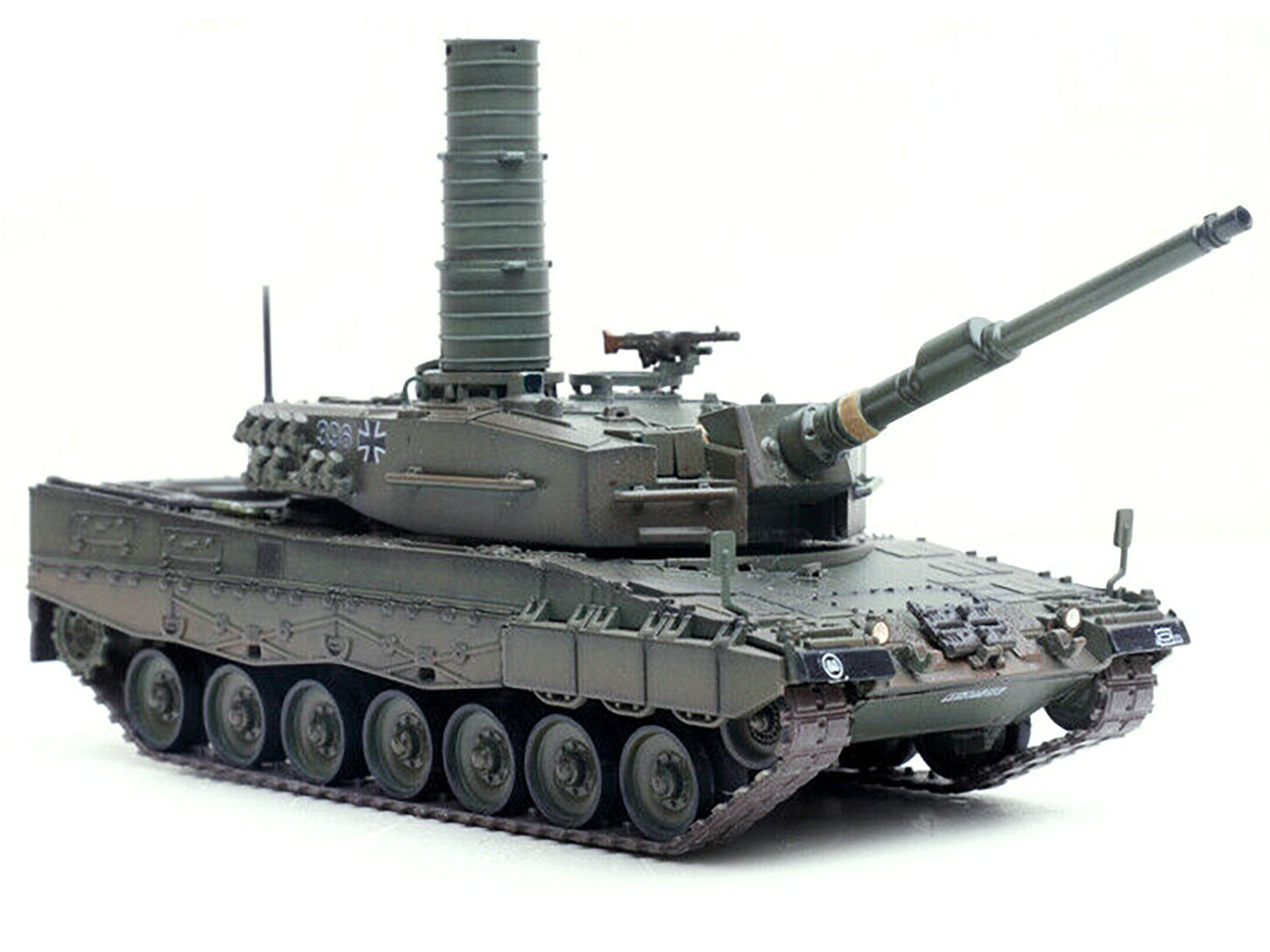 Leopard 2A4 Main Battle Tank with Snorkel "Green Camouflage" German Army "Armor Premium" Series 1/72 Diecast Model by Panzerkampf-DiecastModeler.com