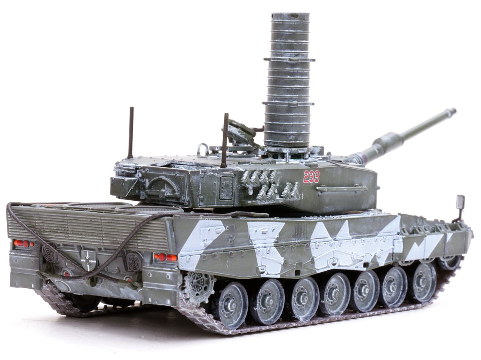 Leopard 2A4 Main Battle Tank with Snorkel "Winter Camouflage" Norwegian Army "Armor Premium" Series 1/72 Diecast Model by Panzerkampf-DiecastModeler.com