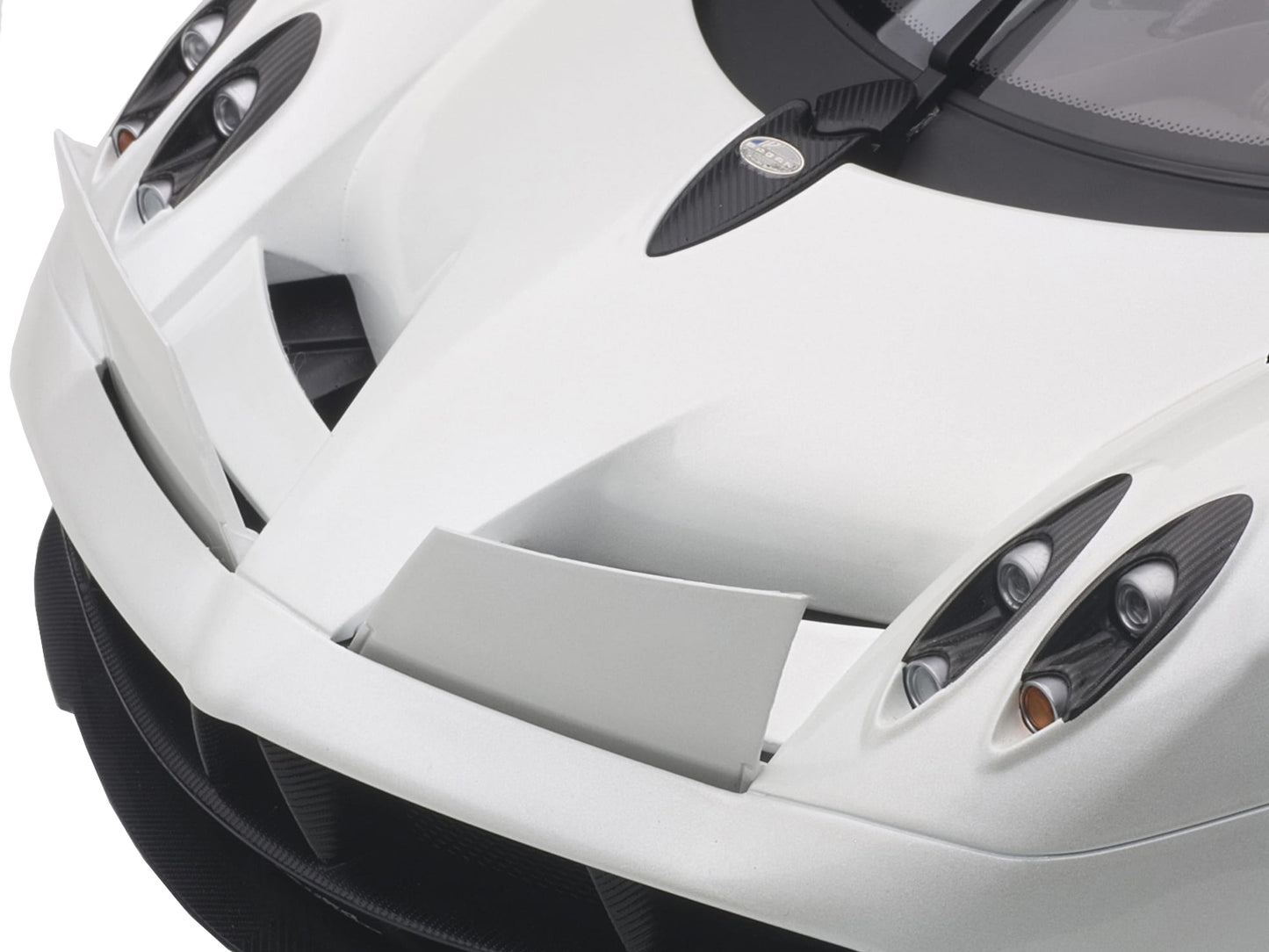 Pagani Huayra White 1/12 Model Car by Autoart-DiecastModeler.com