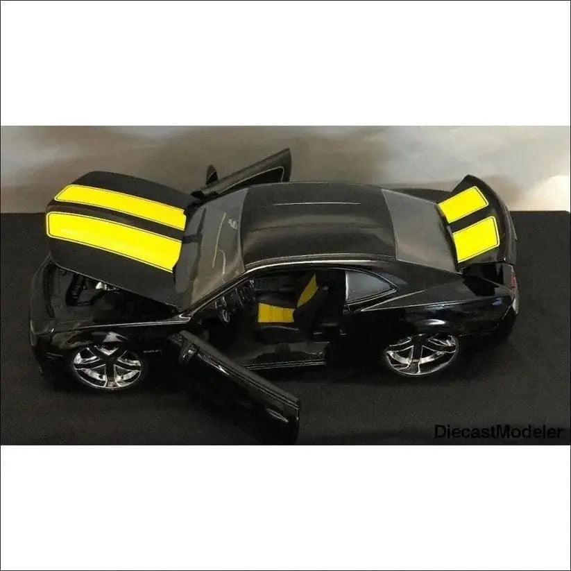 2010 Chevy Camaro SS Hard Top 1:24 scale diecast car-DiecastModeler.com