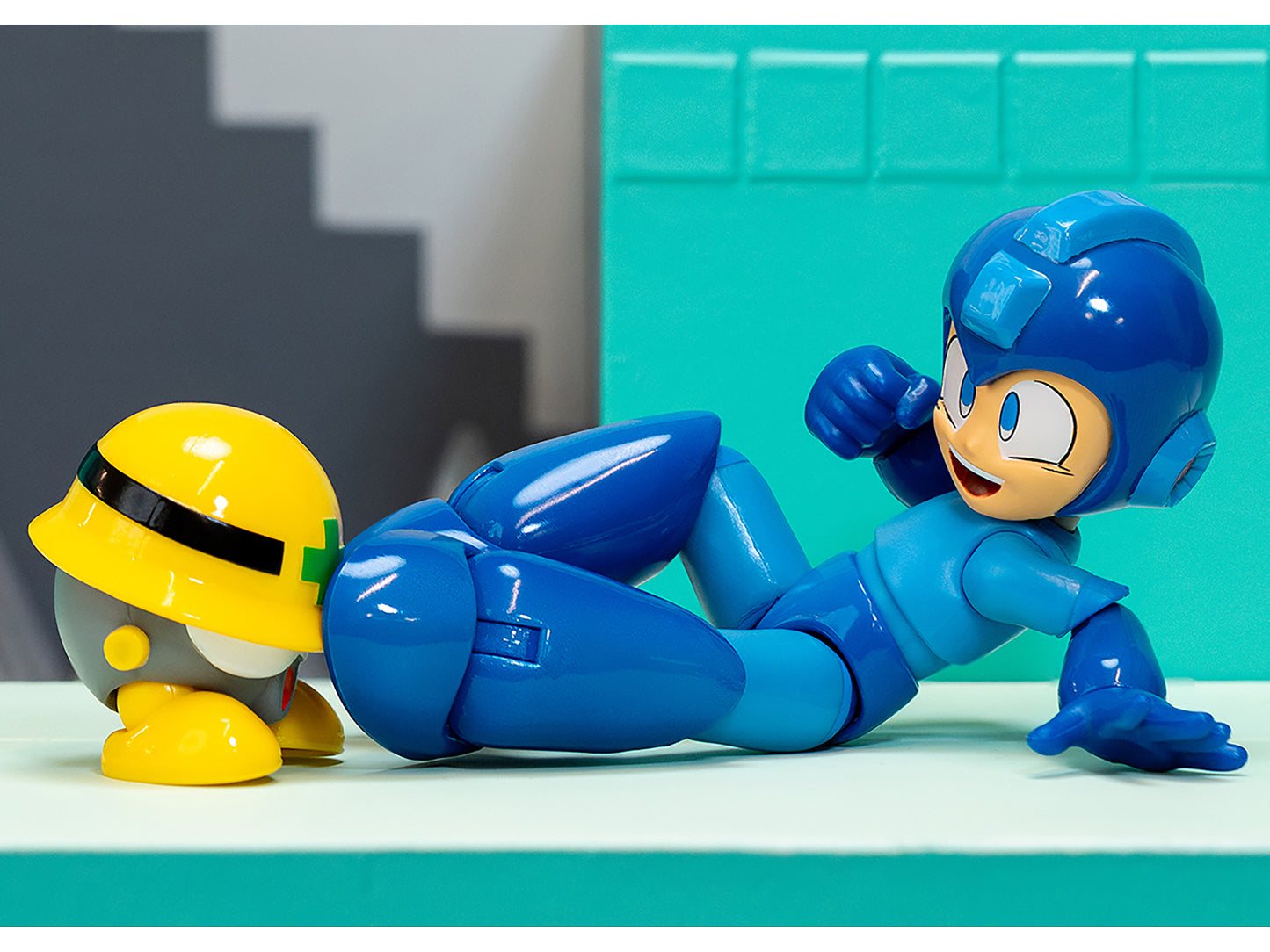 Mega Man 4.5" Moveable Figure (Deluxe Version) with Accessories and Alternate Head and Hands "Mega Man" (1987) Video Game Model by Jada-DiecastModeler.com