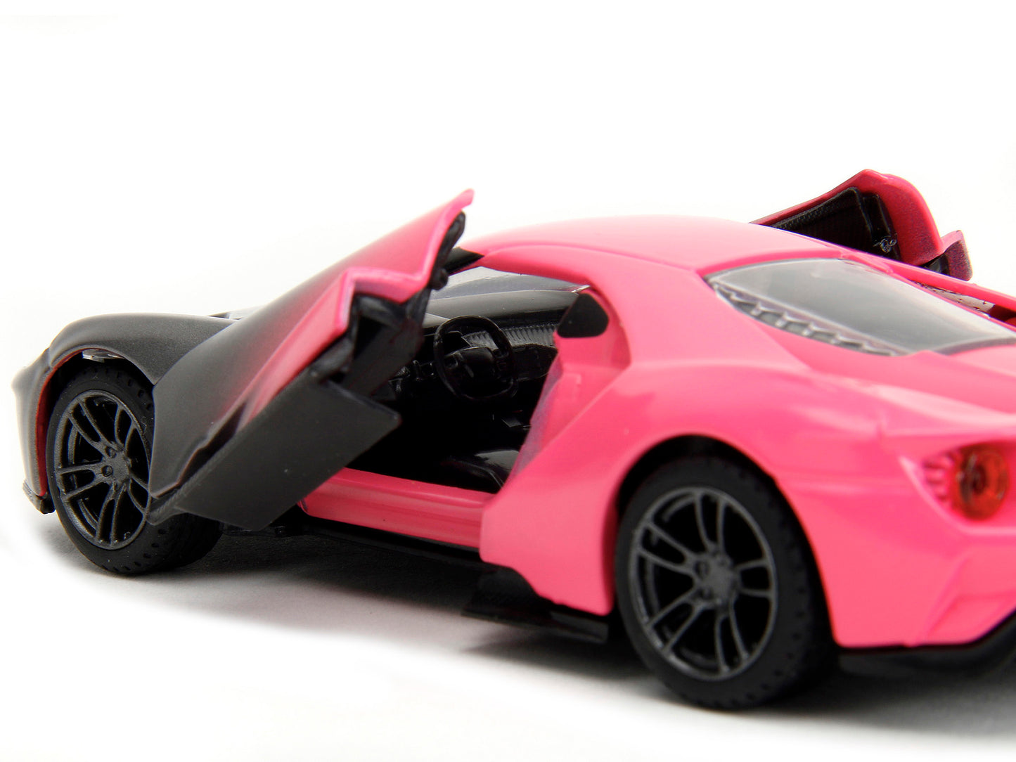 2017 Ford GT Gray Metallic and Pink Gradient "Pink Slips" Series 1/32 Diecast Model Car by Jada-DiecastModeler.com