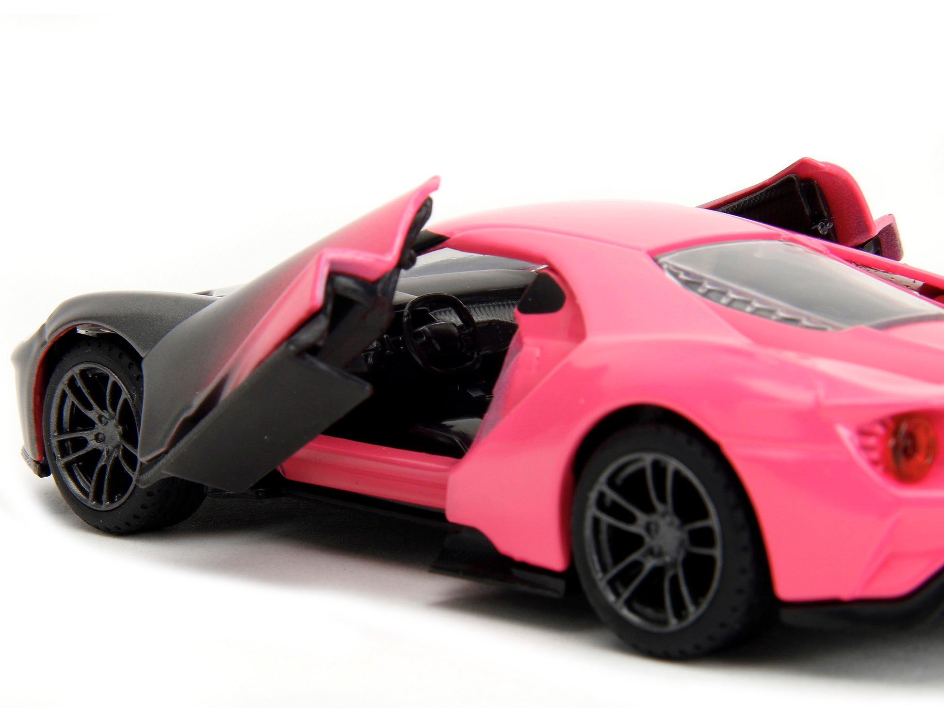 2017 Ford GT Gray Metallic and Pink Gradient "Pink Slips" Series 1/32 Diecast Model Car by Jada-DiecastModeler.com