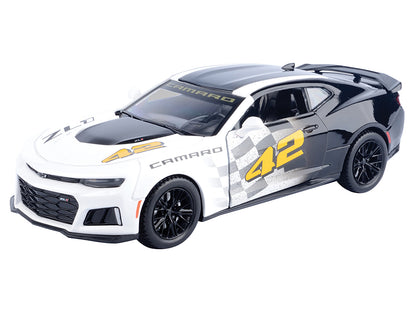 2017 Chevrolet Camaro ZL1 #42 Black and White "GT Racing" Series 1/24 Diecast Model Car by Motormax-DiecastModeler.com
