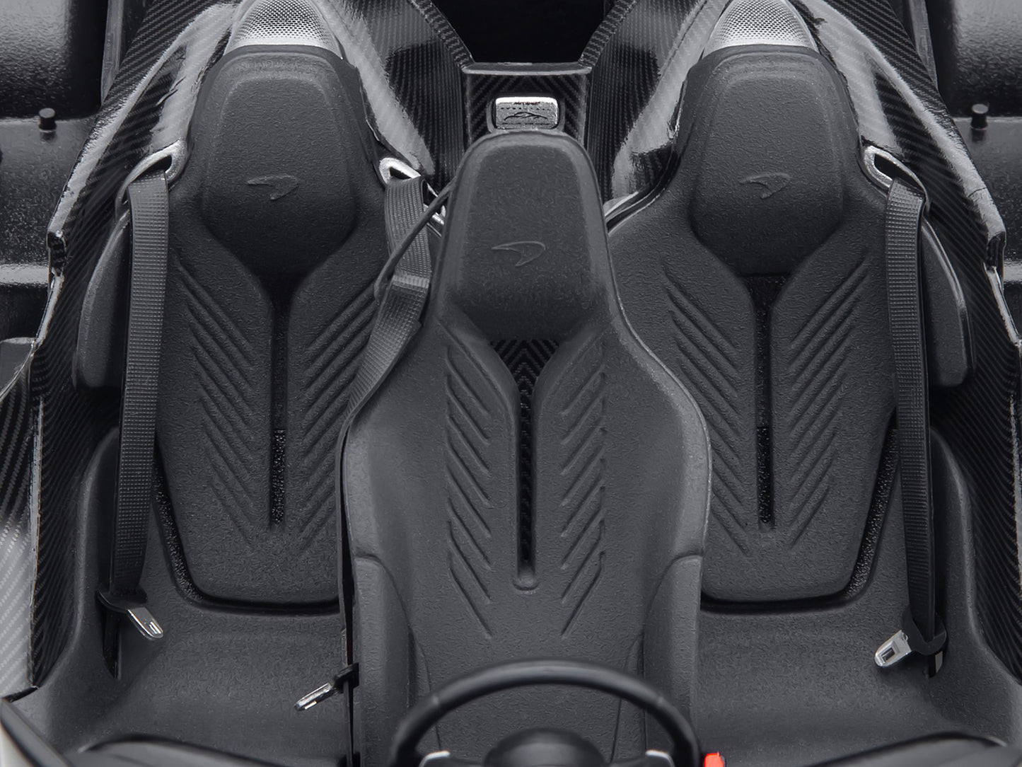 McLaren Speedtail Volcano Red Metallic with Black Top and Suitcase Accessories 1/18 Model Car by Autoart-DiecastModeler.com