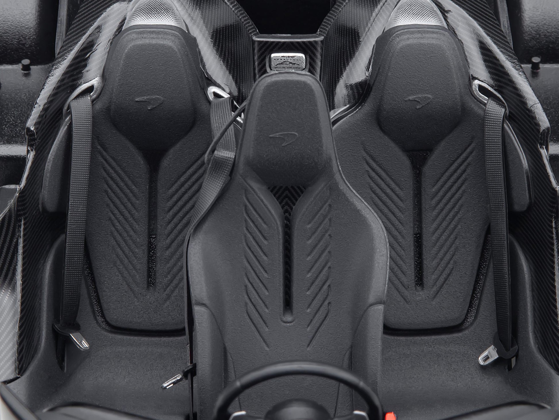 McLaren Speedtail Volcano Red Metallic with Black Top and Suitcase Accessories 1/18 Model Car by Autoart-DiecastModeler.com