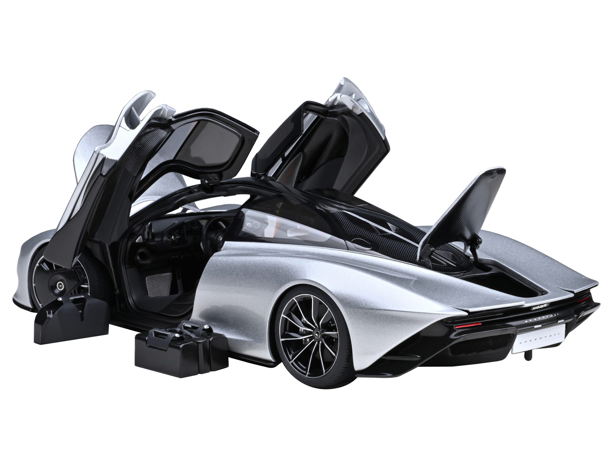 McLaren Speedtail Supernova Silver Metallic with Black Top and Suitcase Accessories 1/18 Model Car by Autoart-DiecastModeler.com