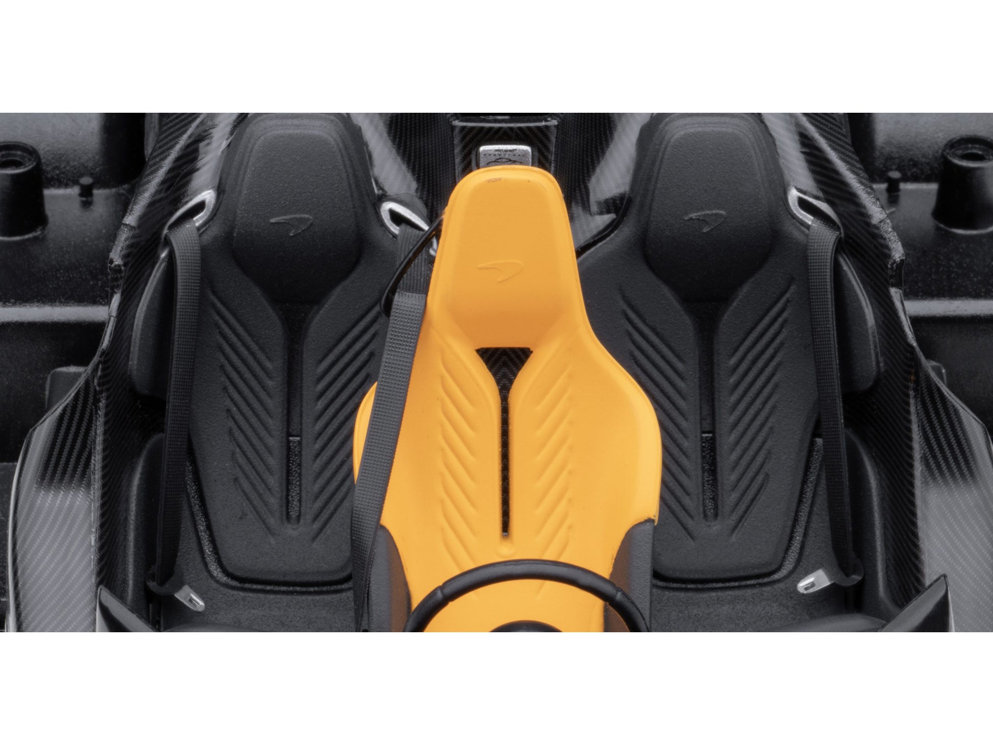 McLaren Speedtail Supernova Silver Metallic with Black Top and Suitcase Accessories 1/18 Model Car by Autoart-DiecastModeler.com