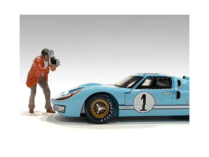 "Race Day 1" Figurine III for 1/18 Scale Models by American Diorama-DiecastModeler.com