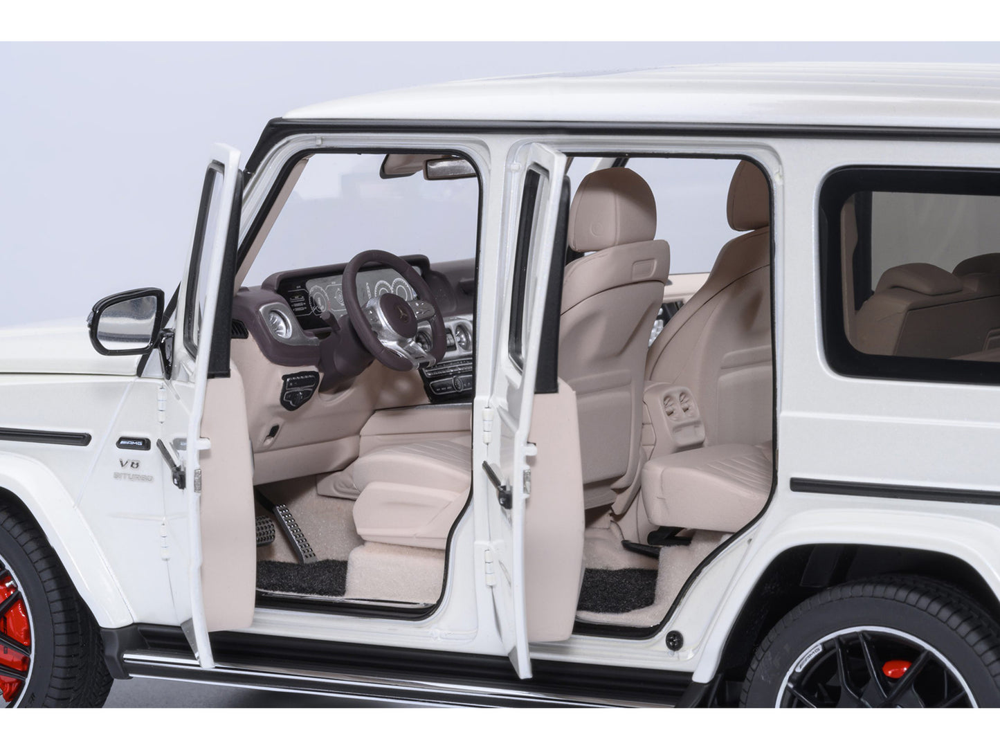 2019 Mercedes-Benz AMG G63 Brilliant White Metallic 1/18 Model Car by Autoart