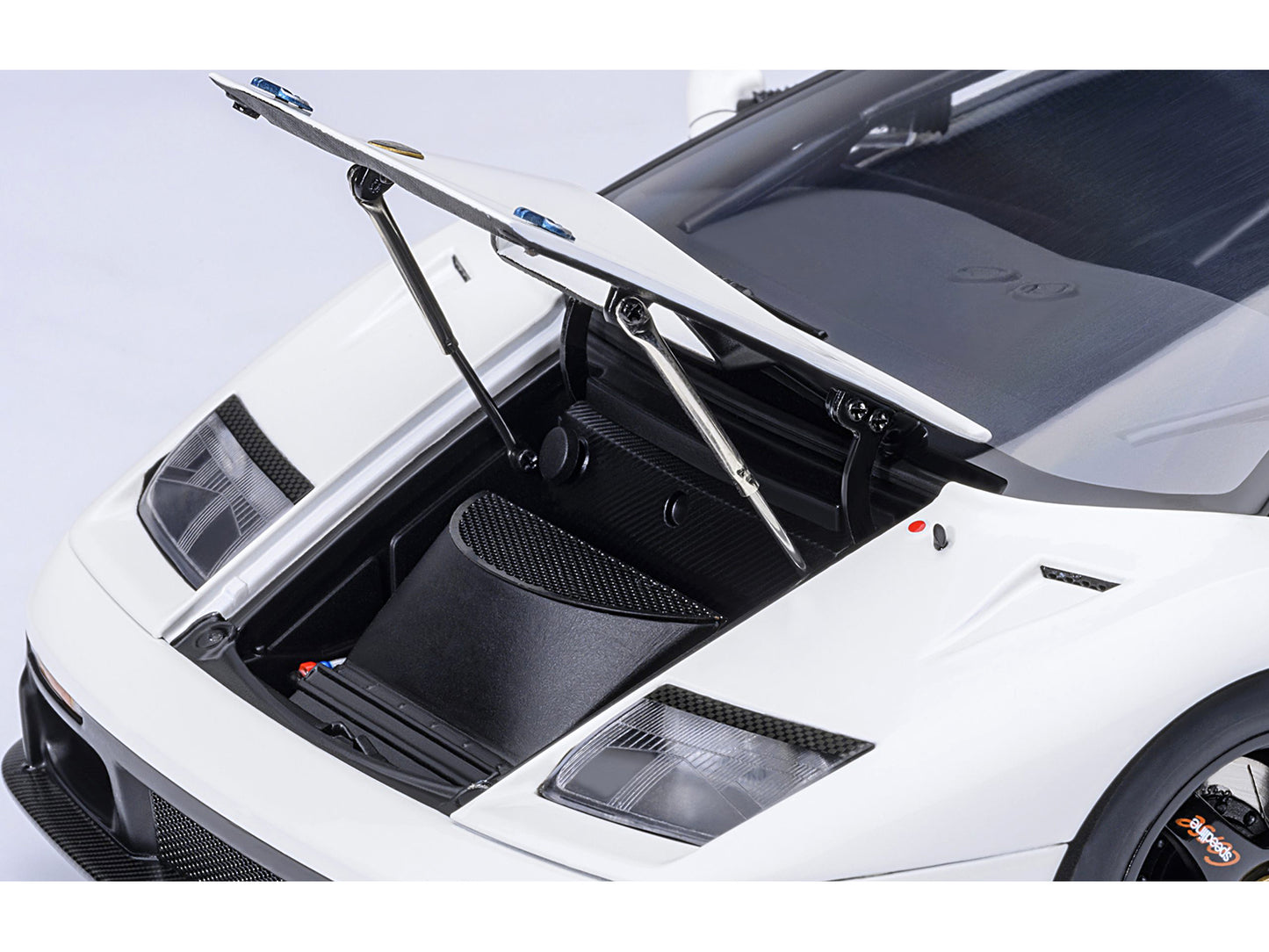 Lamborghini Diablo GTR Impact White 1/18 Model Car by Autoart
