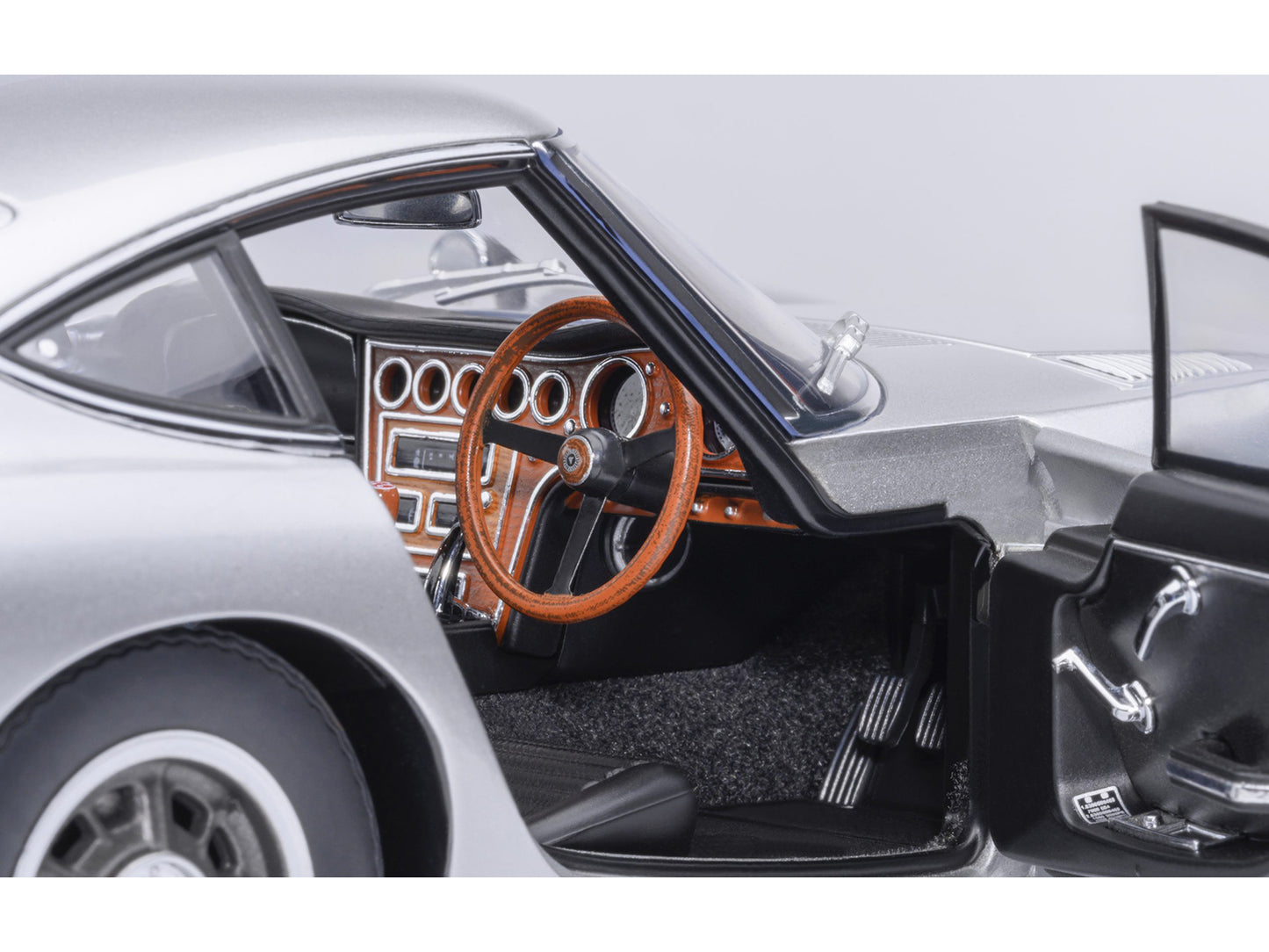 1967 Toyota 2000GT RHD (Right Hand Drive) Silver Metallic 1/18 Model Car by Autoart