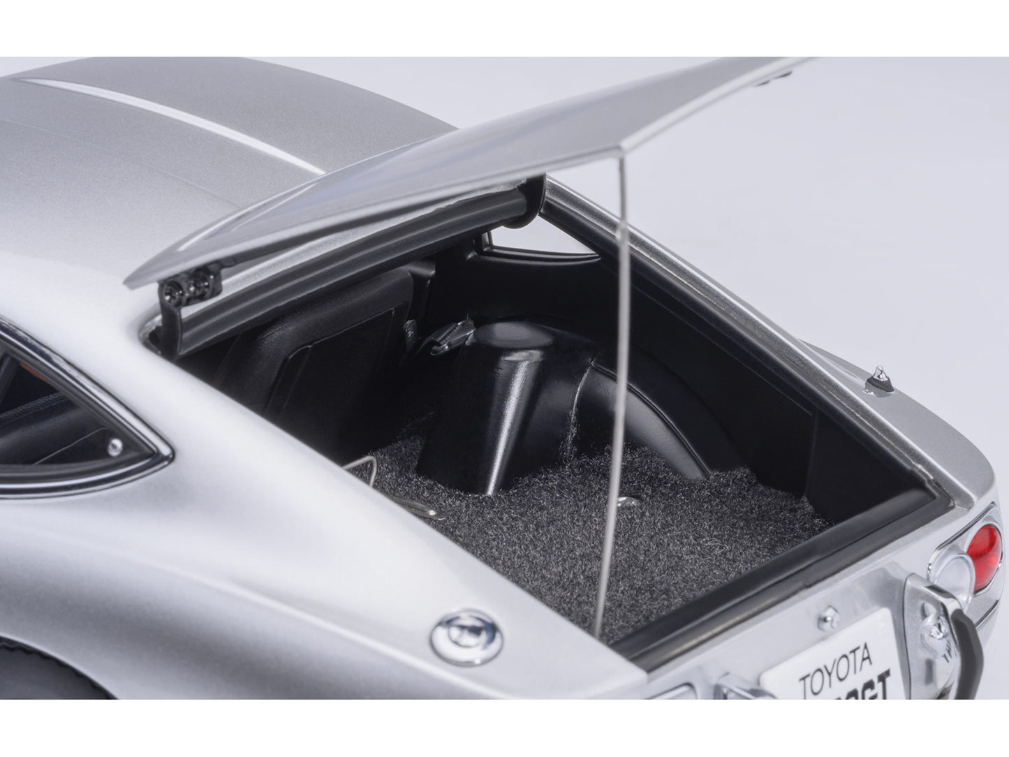 1967 Toyota 2000GT RHD (Right Hand Drive) Silver Metallic 1/18 Model Car by Autoart