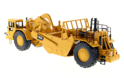 CAT Caterpillar 657 G Wheel Tractor Scraper with Operator "Core Classics Series" 1/50 Diecast Model by Diecast Masters