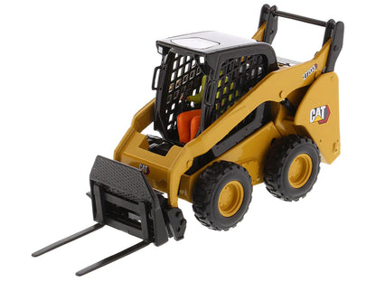 CAT Caterpillar 272D3 Skid Steer Loader with Operator Yellow "High Line" Series 1/32 Diecast Model by Diecast Masters-DiecastModeler.com