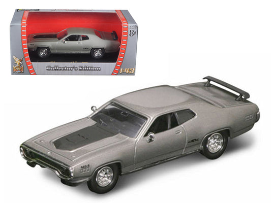 1971 Plymouth GTX 440 6 Pack Silver 1/43 Diecast Model Car by Road Signature-DiecastModeler.com