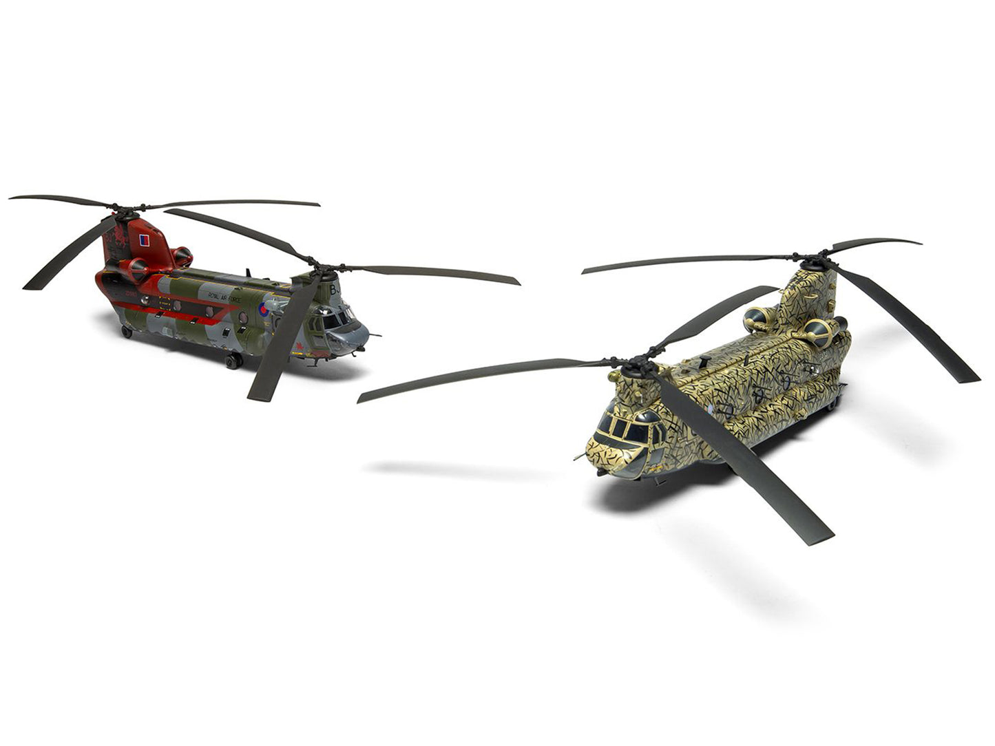 Level 3 Model Kit Boeing Chinook HC.1 (Late Production) Helicopter with 2 Scheme Options 1/72 Plastic Model Kit by Airfix