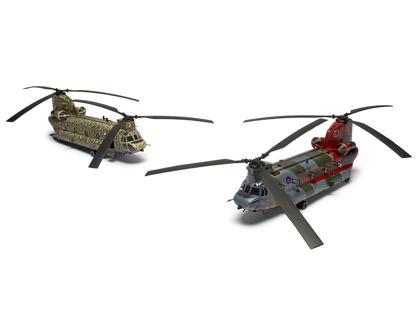 Level 3 Model Kit Boeing Chinook HC.1 (Late Production) Helicopter with 2 Scheme Options 1/72 Plastic Model Kit by Airfix