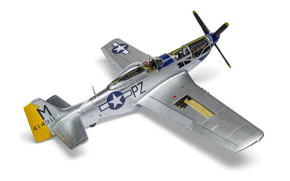 Level 4 Model Kit North American P-51D Mustang Aircraft with 2 Scheme Options 1/24 Plastic Model Kit by Airfix