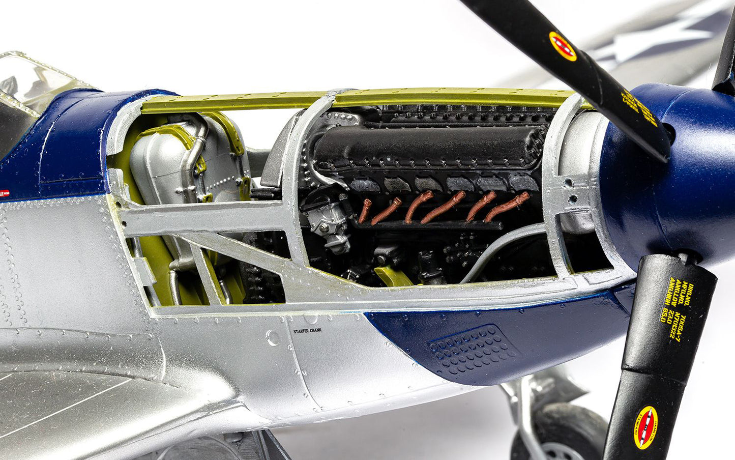 Level 4 Model Kit North American P-51D Mustang Aircraft with 2 Scheme Options 1/24 Plastic Model Kit by Airfix