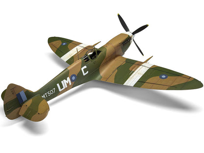 Level 4 Model Kit Supermarine Spitfire Mk.VIII Fighter Aircraft with 3 Scheme Options 1/24 Plastic Model Kit by Airfix