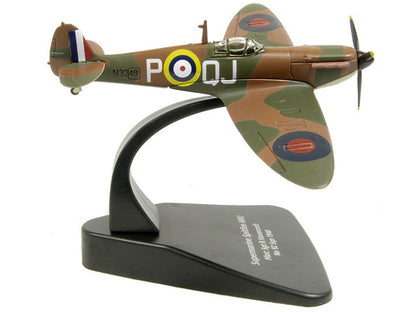 Supermarine Spitfire MK1 SGT R. Havercroft No 92 Sqn 1940 1/72 Diecast Model Airplane by Oxford Diecast-DiecastModeler.com