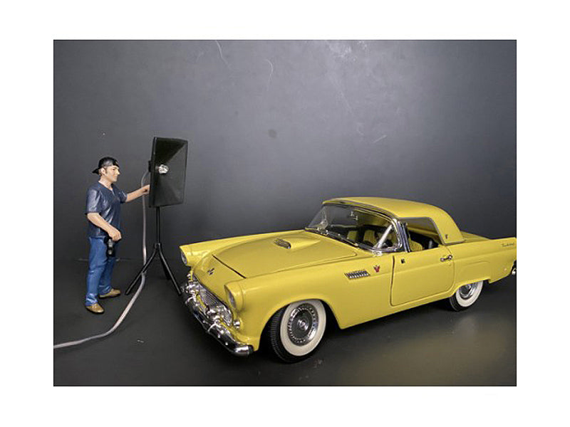 "Weekend Car Show" Figurine V for 1/18 Scale Models by American Diorama-DiecastModeler.com
