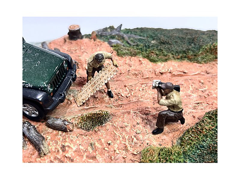 "4X4 Mechanics" 2 Piece Diecast Figure Set 4 for 1/43 Scale Models by American Diorama-DiecastModeler.com