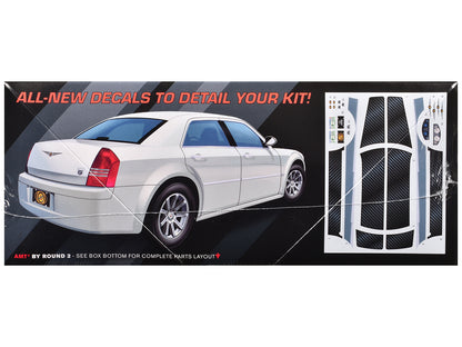 Skill 2 Model Kit 2005 Chrysler 300C 1/25 Scale Model by AMT-DiecastModeler.com