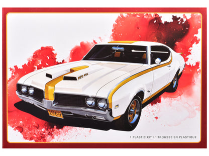 Skill 2 Model Kit 1969 Hurst Oldsmobile Cutlass 1/25 Scale Model by AMT-DiecastModeler.com