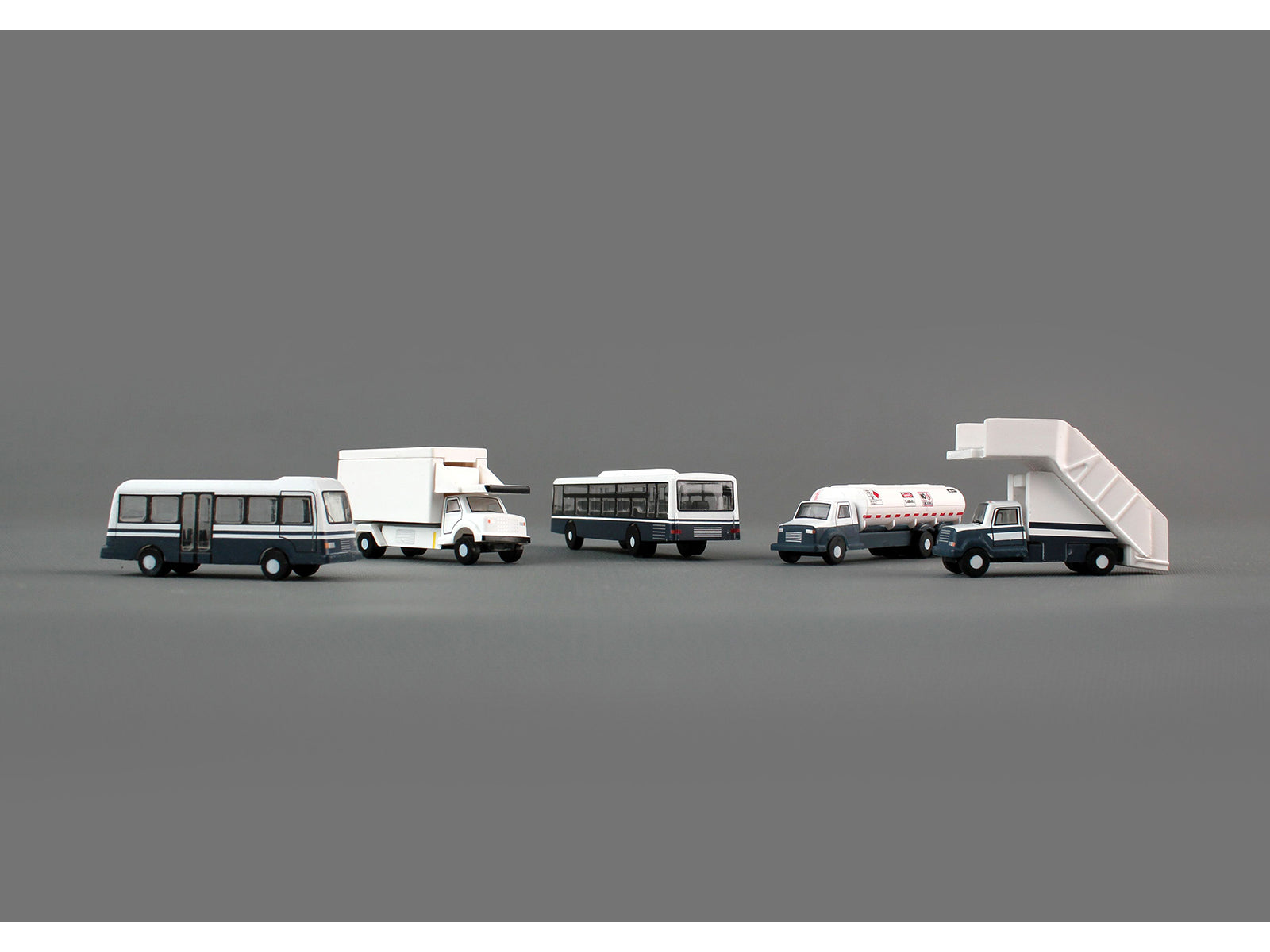 Airport Service Vehicles Set of 5 pieces "Gemini 200" Series Diecast Models by GeminiJets-DiecastModeler.com