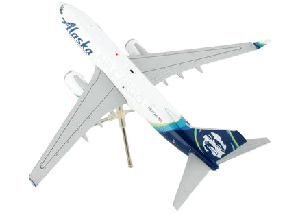 Boeing 737-700BDSF Commercial Aircraft "Alaska Air Cargo" White with Blue Tail "Gemini 200" Series 1/200 Diecast Model Airplane by GeminiJets-DiecastModeler.com