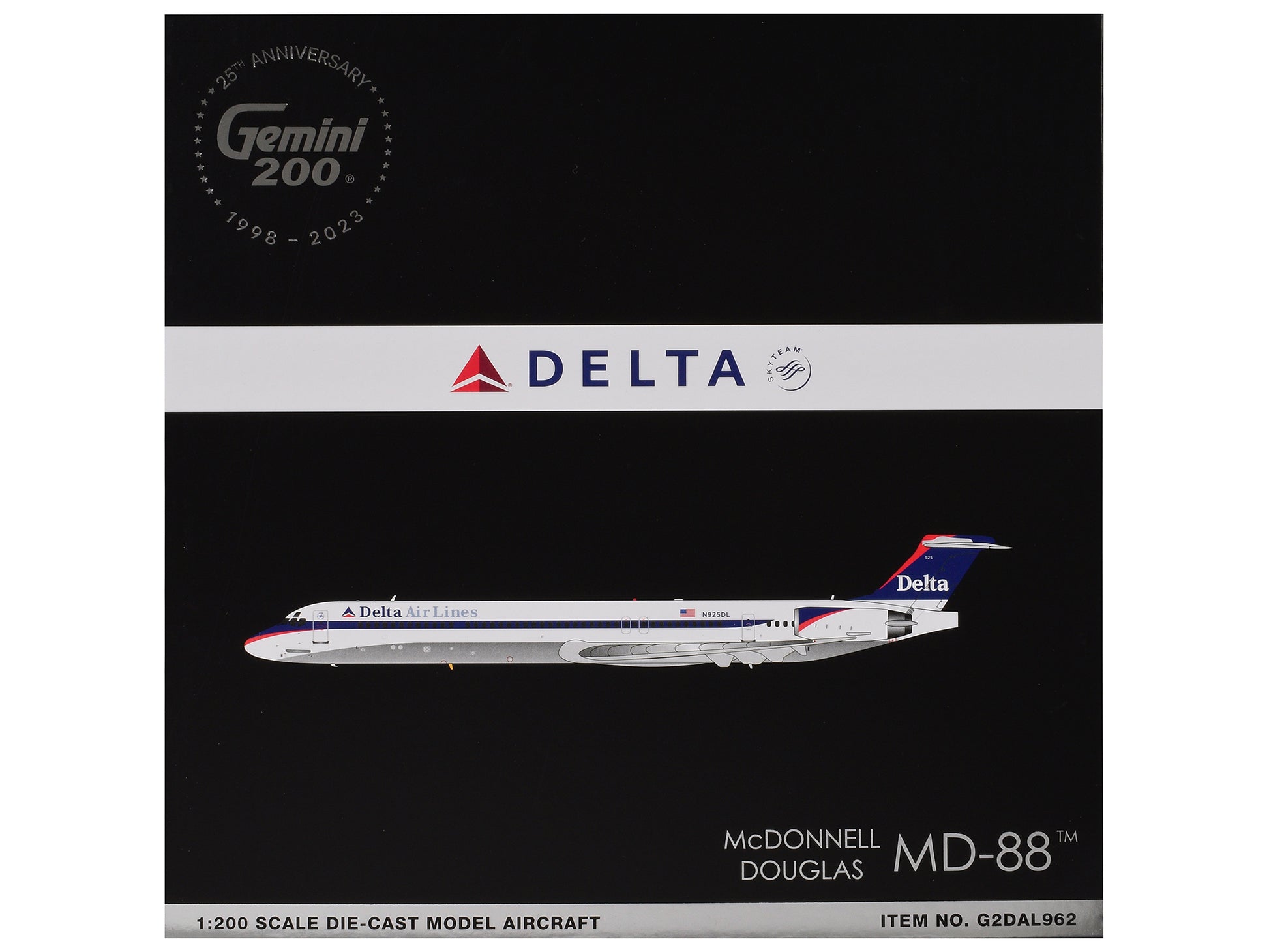 McDonnell Douglas MD-88 Commercial Aircraft "Delta Air Lines" (N925DL) White with Blue Stripes and Tail "Gemini 200" Series 1/200 Diecast Model Airplane by GeminiJets-DiecastModeler.com