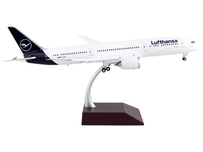 Boeing 787-9 Commercial Aircraft with Flaps Down "Lufthansa" White with Blue Tail "Gemini 200" Series 1/200 Diecast Model Airplane by GeminiJets-DiecastModeler.com