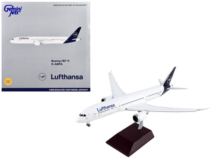 Boeing 787-9 Commercial Aircraft with Flaps Down "Lufthansa" White with Blue Tail "Gemini 200" Series 1/200 Diecast Model Airplane by GeminiJets-DiecastModeler.com