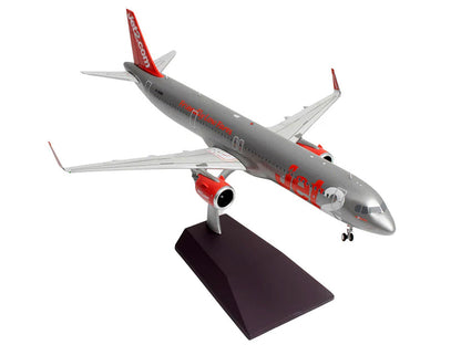 Airbus A321neo Commercial Aircraft "Jet2" (G-SUNO) Silver with Red Tail "Gemini 200" Series 1/200 Diecast Model Airplane by GeminiJets