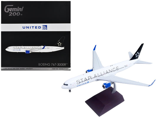 Boeing 767-300ER Commercial Aircraft "United Airlines - Star Alliance" (N653UA) White with Black Tail "Gemini 200" Series 1/200 Diecast Model Airplane by GeminiJets