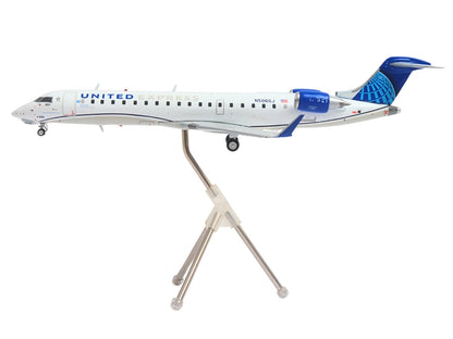 Bombardier CRJ550 Commercial Aircraft "United Express" (N506GJ) White with Blue Tail "Gemini 200" Series 1/200 Diecast Model Airplane by GeminiJets