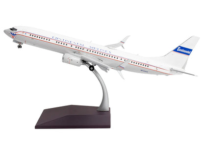Boeing 737-900ER Commercial Aircraft with Flaps Down "Continental Airlines - United Airlines" (N75435) White with Red and Blue Stripes "Gemini 200" Series 1/200 Diecast Model Airplane by GeminiJets