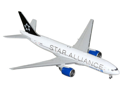 Boeing 777-200ER Commercial Aircraft "United Airlines Star Alliance" (N77022) White with Black Tail 1/400 Diecast Model Airplane by GeminiJets