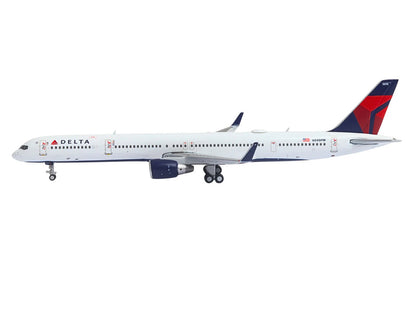 Boeing 757-300 Commercial Aircraft "Delta Air Lines" (N595NW) White with Red and Blue Tail 1/400 Diecast Model Airplane by GeminiJets